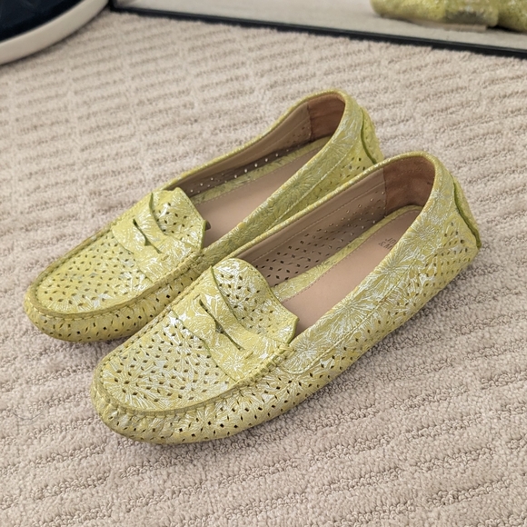 Johnston & Murphy Shoes - NWOB Johnston & Murphy Perforated Women's Loafers Lime Green Metallic 7.5